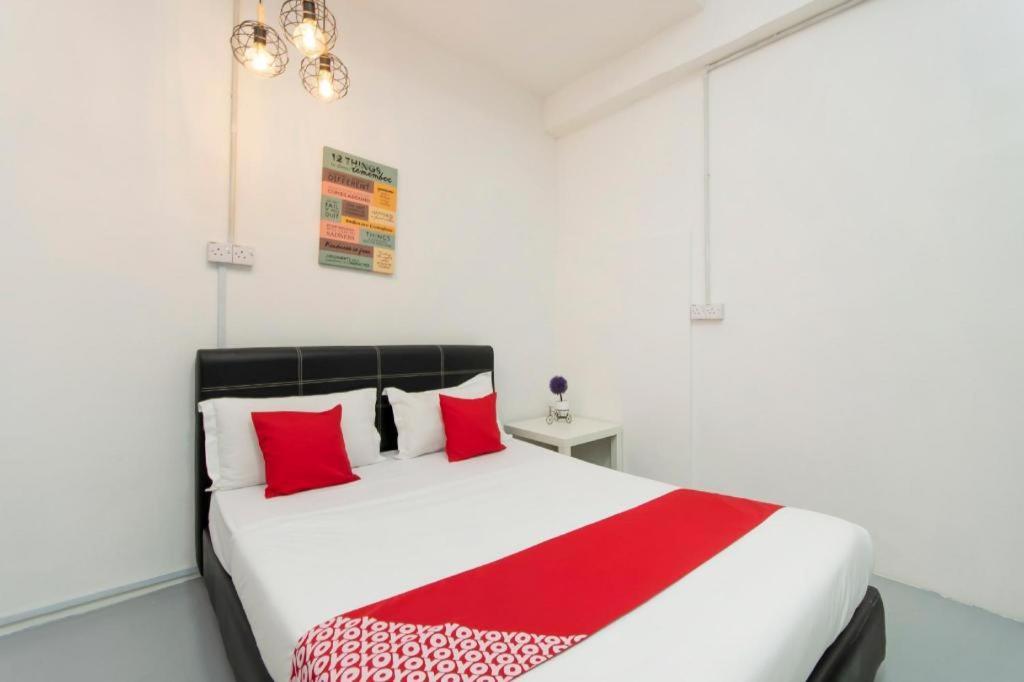 Oyo 43993 Madsuite Kota Kinabalu Luaran gambar