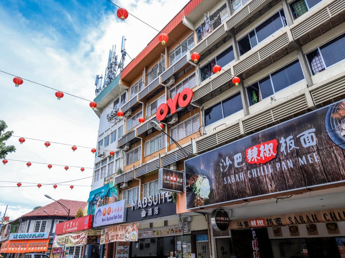 Oyo 43993 Madsuite Kota Kinabalu Luaran gambar